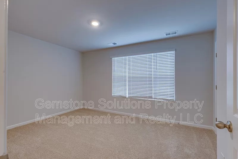 Building Photo - 608 Clifford Hts