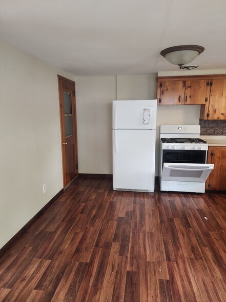 Building Photo - 601 Zimmer Ave