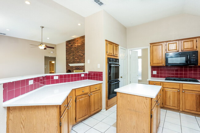 Building Photo - 7401 Glenstone St