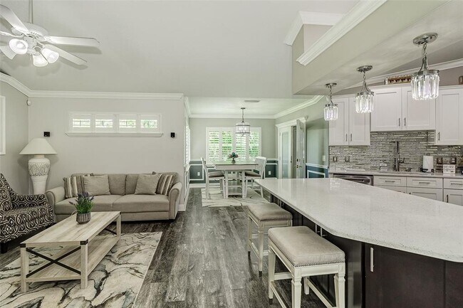 Building Photo - 5864 Manchester Dr W