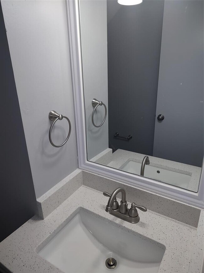 Building Photo - 1208 Gingerlily Cove