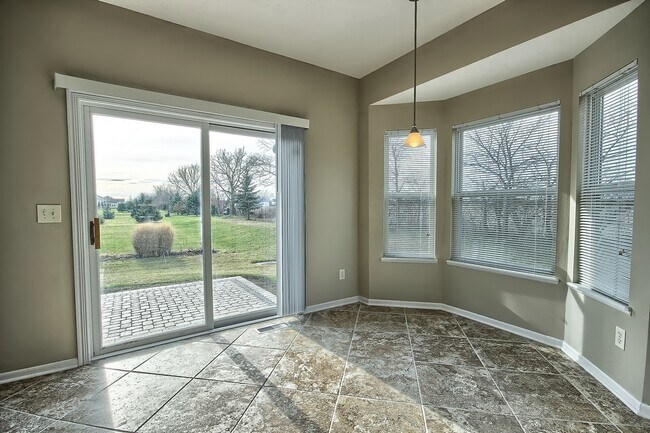 Building Photo - 7233 Springview Ln