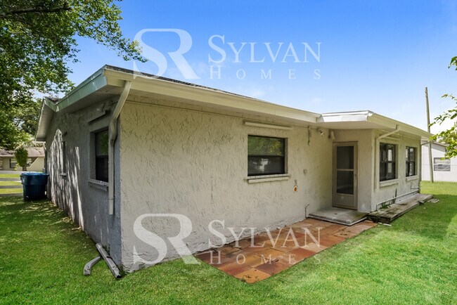 Building Photo - Spacious, Modern Home-style Living.