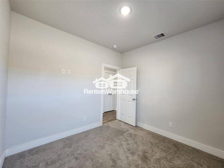 Building Photo - 9710 Tuffly St