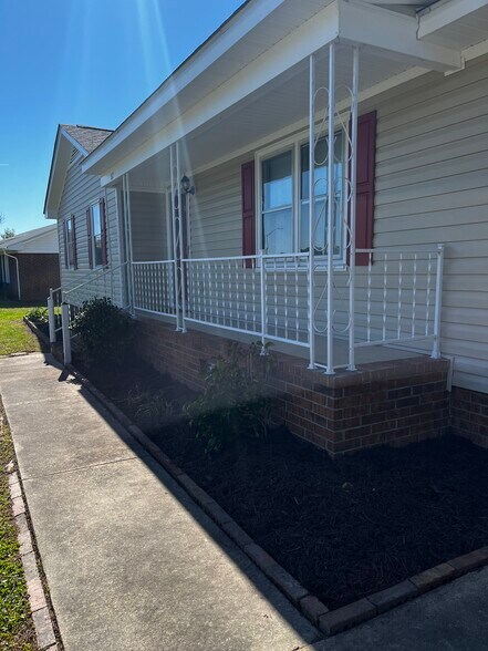 Building Photo - 112 Kelly Ct