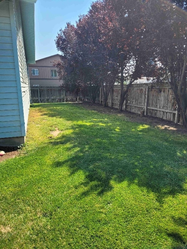 Building Photo - 1926 SW Reindeer Ave