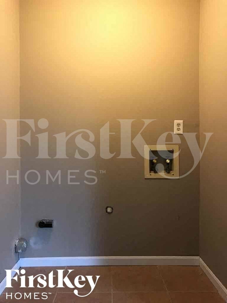 Building Photo - 5683 Colonist Cir