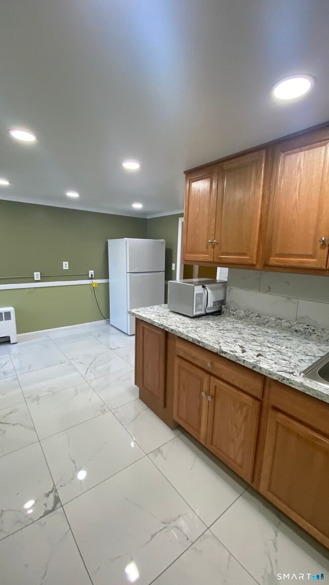 Building Photo - 214 Columbia St