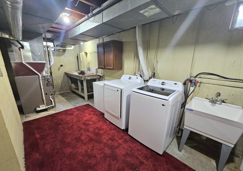 Lower Level- Laundry & Utility- 22.8x12.8 - 172 Lincoln Hill Dr