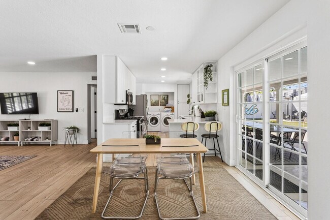 Building Photo - 7616 E 3rd St