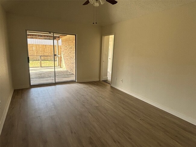 Building Photo - 2014 Lexington Woods Dr