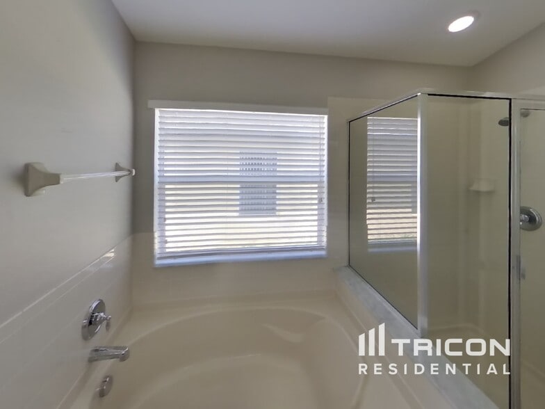 Building Photo - 806 Sea Holly Dr