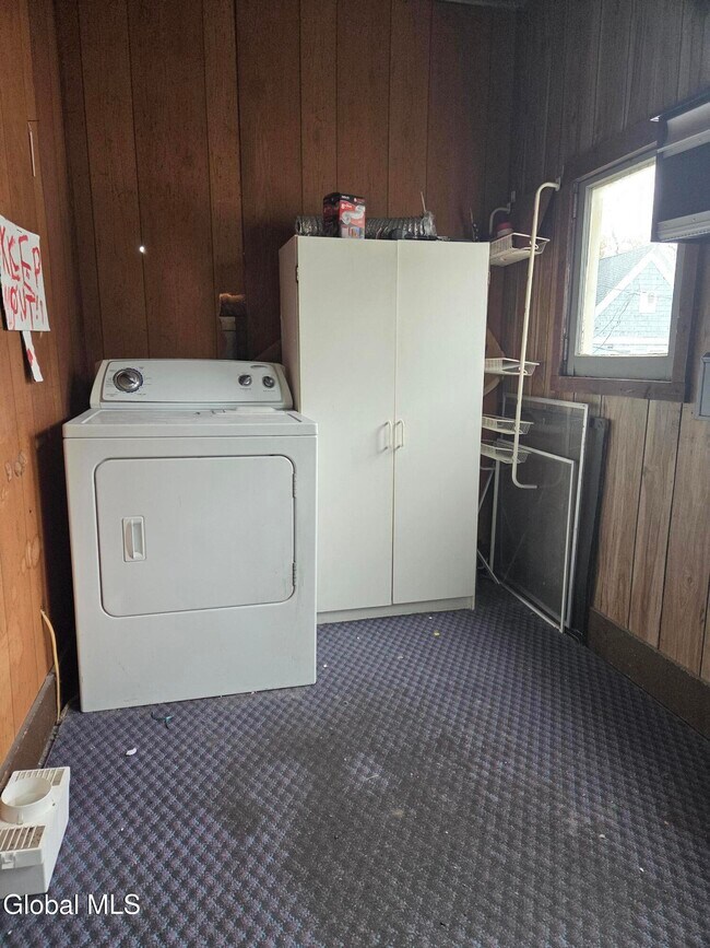 Building Photo - 48 Arnold Ave