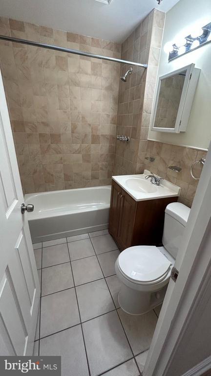 Building Photo - 617 Kennedy St NW