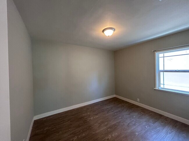 Building Photo - 5452 Loma Ave
