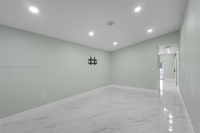 Building Photo - 2515 W 65th St