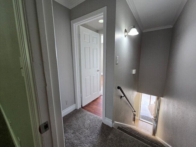 Building Photo - 560 Greenbriar Townhouse Way