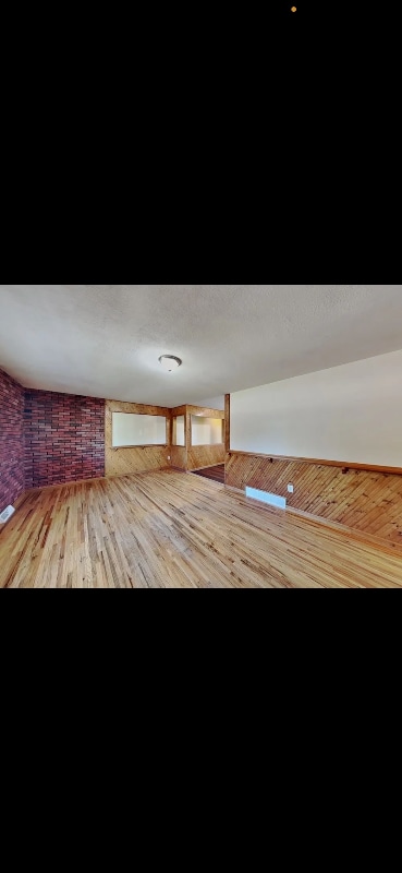 Building Photo - 8550 Circle Dr