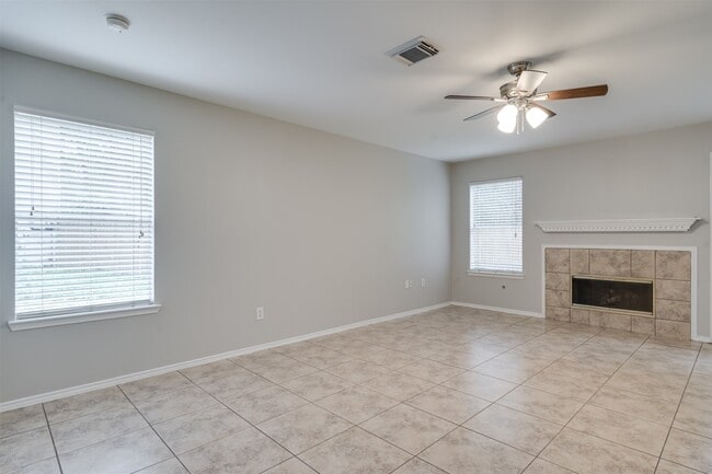 Building Photo - 6 Yarrow Ct