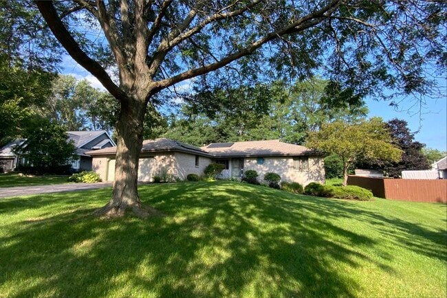 Building Photo - 3121 Carefree Dr
