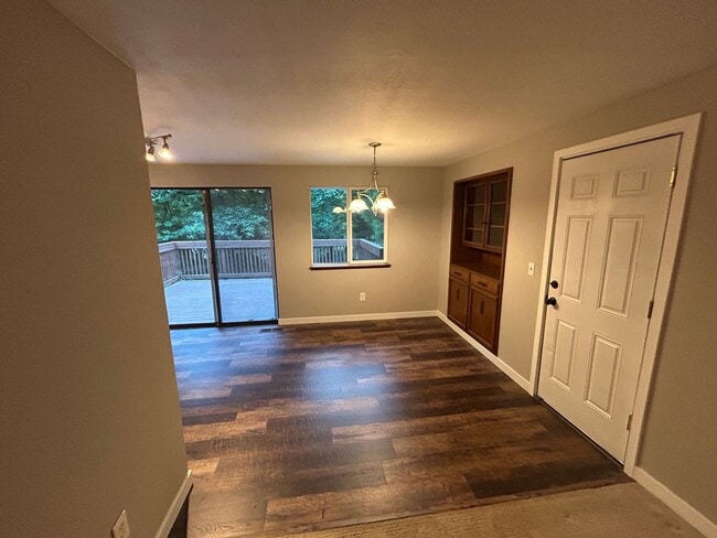 Building Photo - 5 bed, 2 bath Covington Home w/2-car garag...