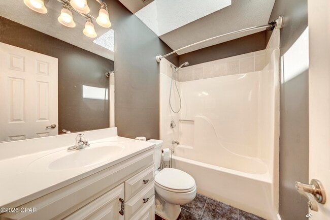 Building Photo - 307 Fan Palm Pl