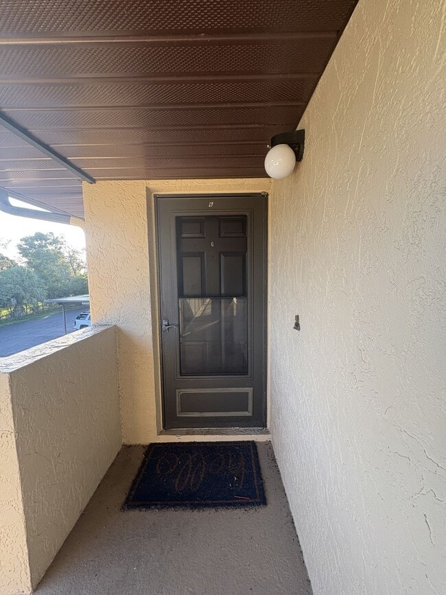 Building Photo - 4008 Oakview Dr