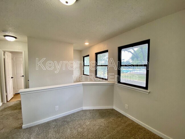 Building Photo - 410 Twin Oak Trail