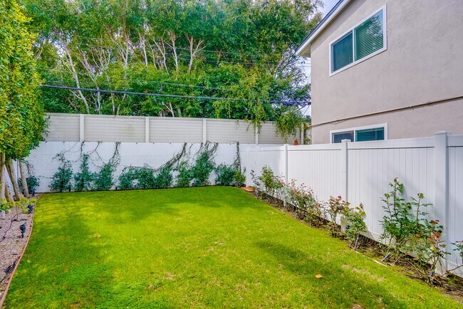 Building Photo - 12042 Sylvester St