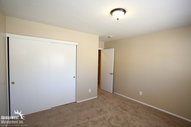 Building Photo - Beautiful Two Story 3Bdm 2.5Ba Home in Nor...