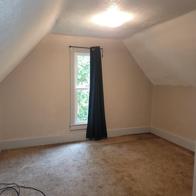 Building Photo - 127 N 9th St