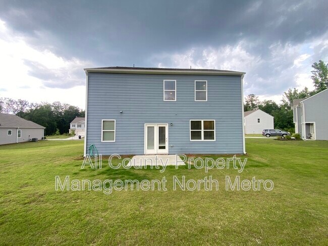 Building Photo - 102 Oaktree St