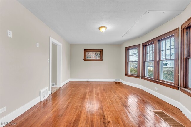 Building Photo - 221 E 266th St