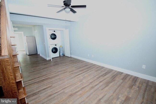 Building Photo - 306 Main St