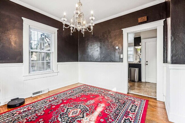 Building Photo - 102 Pear Ave