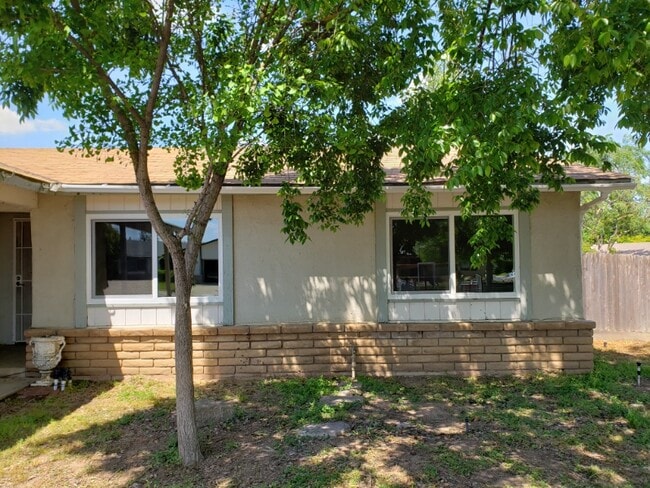 Building Photo - 1477 Hampton Way