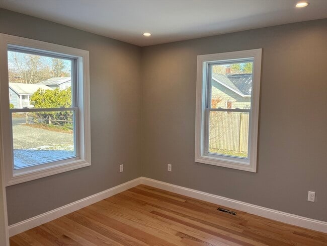 Building Photo - 14 Cherry Rd