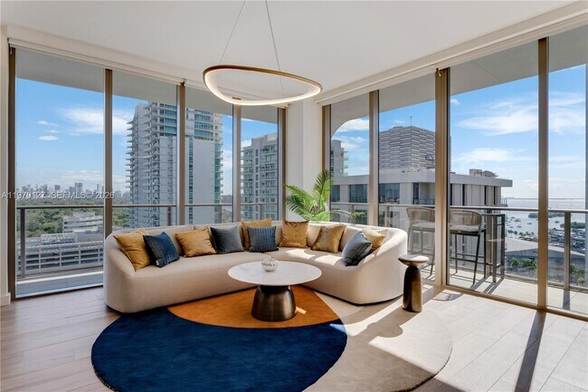 Building Photo - 2678 Tigertail Ave