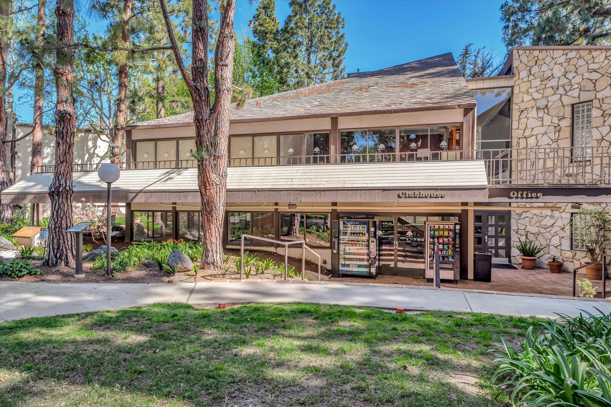 Building Photo - 8650 Gulana Ave