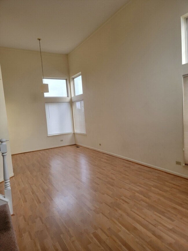 Building Photo - 2135 Feldott Ln