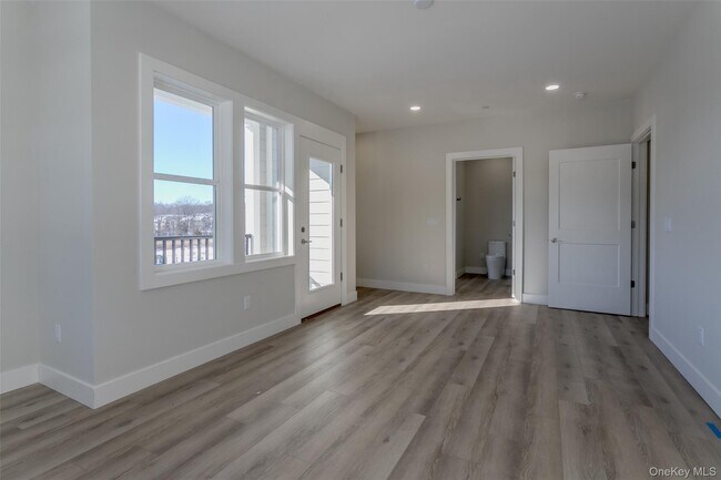 Building Photo - 124 S Main St