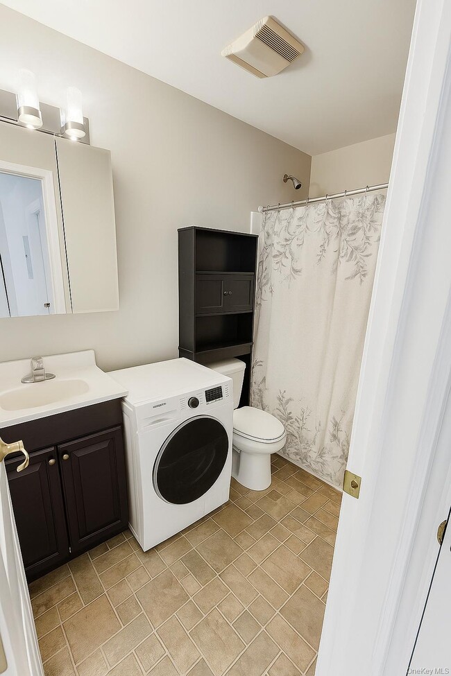 Building Photo - 224 Walsh Ave