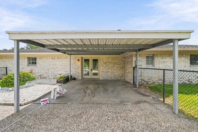 Building Photo - 302 Country Rd