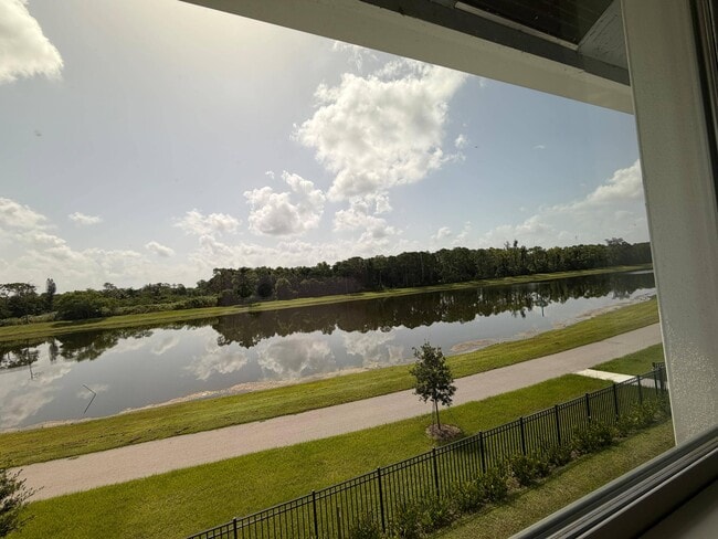 Building Photo - 4402 Longwood Lake Sq