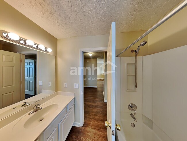 Building Photo - 166 Bradford Cir