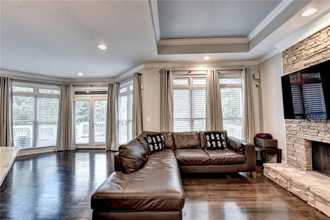 Building Photo - 645 Falls Bay Ct