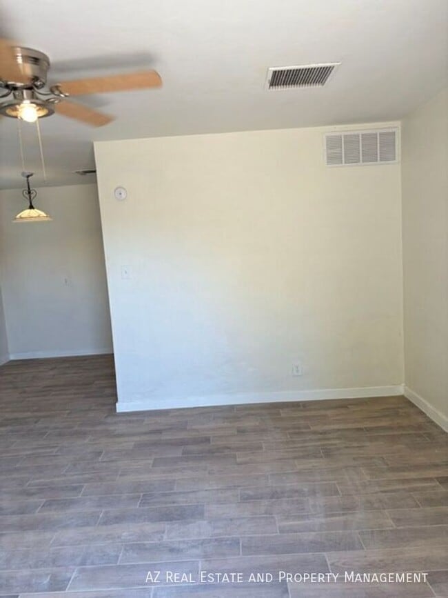 Building Photo - 1348 W Lynwood St