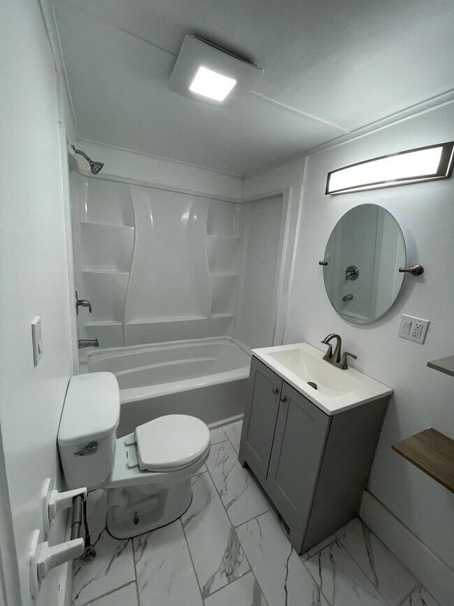 Building Photo - 86 Maplewood Ave