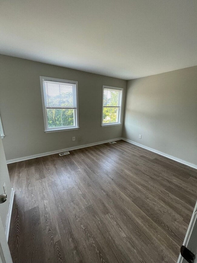 Building Photo - 1802 Parkwood Ave