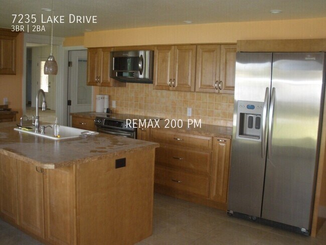 Building Photo - 7235 Lake Dr